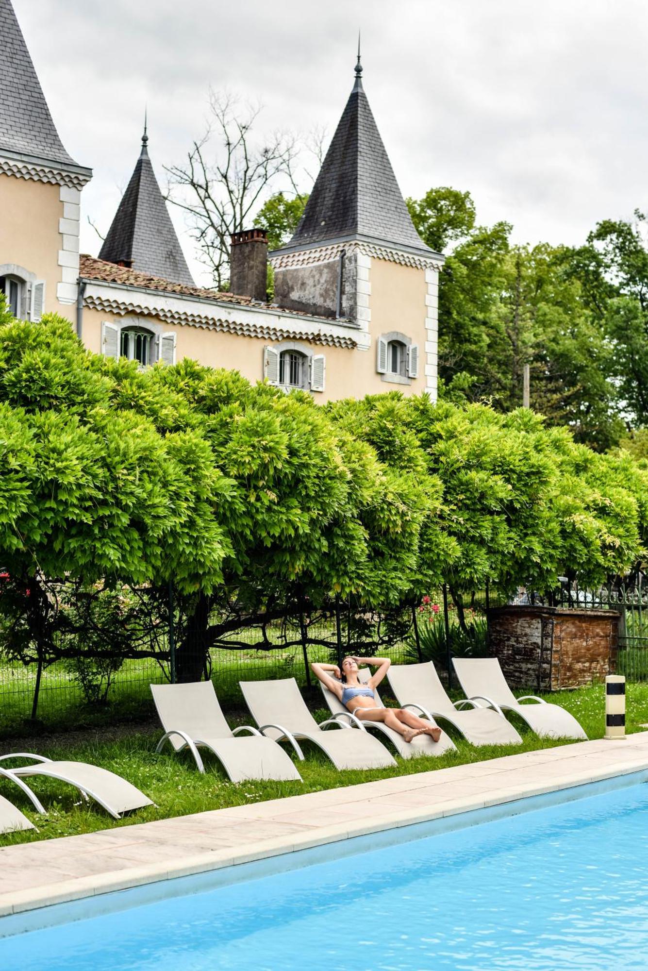 Hotel Logis - Chateau De Beauregard サン・ジロン エクステリア 写真