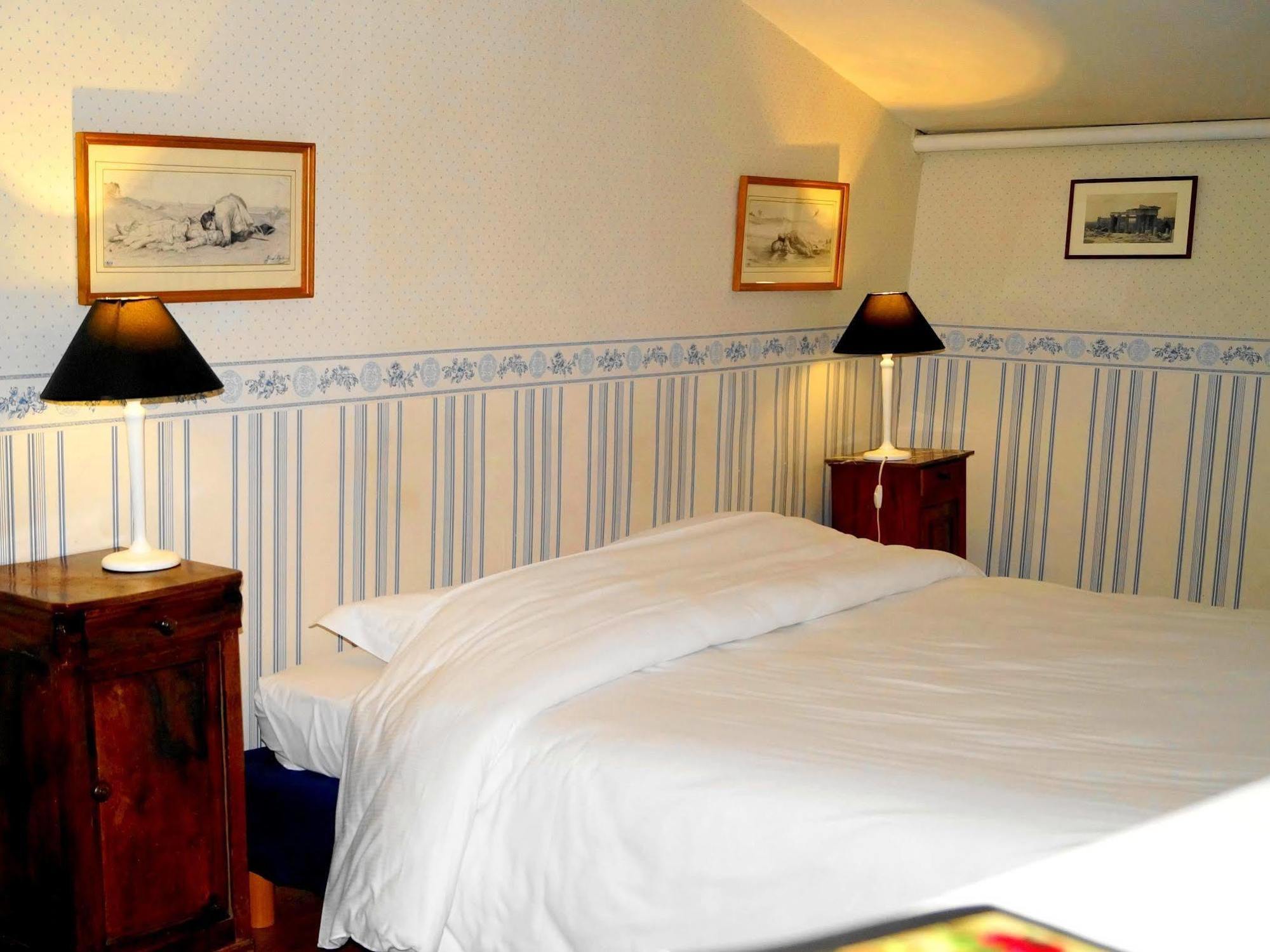 Hotel Logis - Chateau De Beauregard サン・ジロン エクステリア 写真