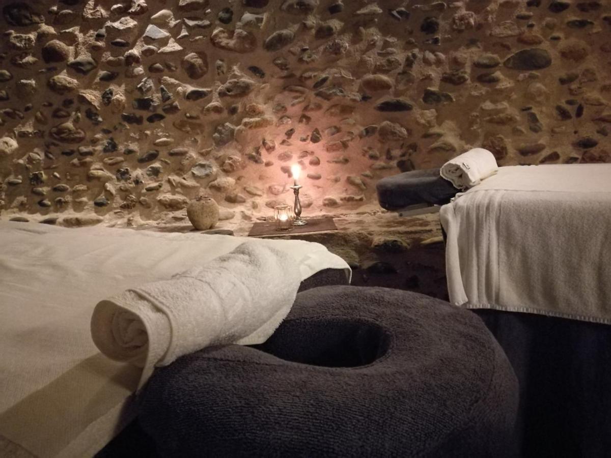 Hotel Logis - Chateau De Beauregard サン・ジロン エクステリア 写真